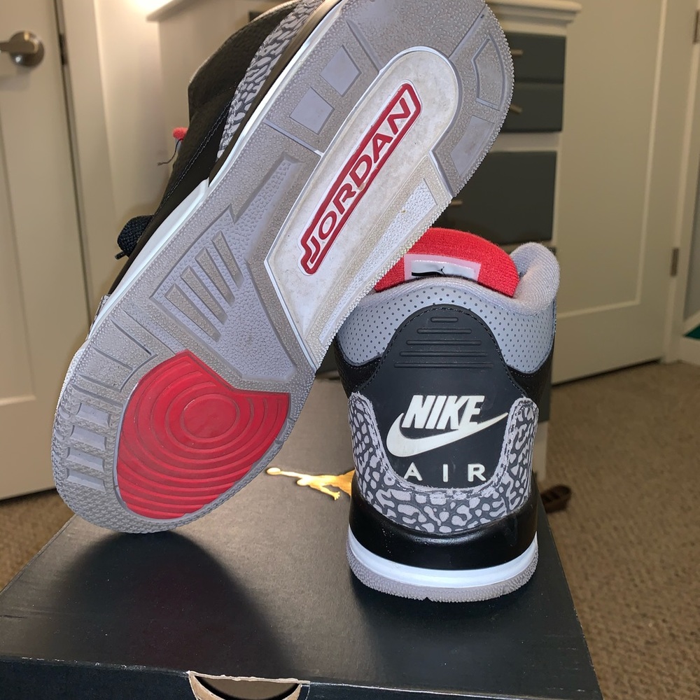 Air Jordan Retro Cement 3 - Picture 2 of 5